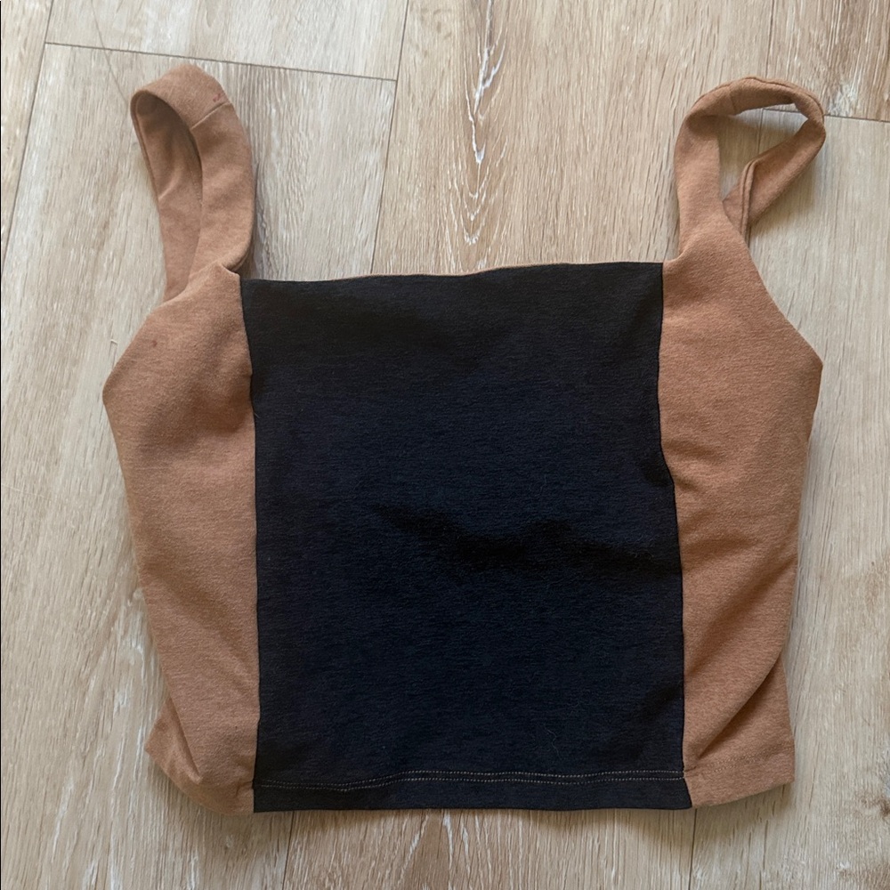 Beyond Yoga Brown and Black Crop Top - Picture 3 of 3